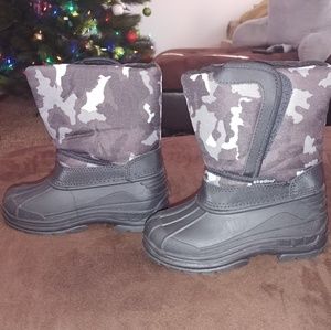 BACK 2 SCHOOL SALE NWT Boys Snow Boots